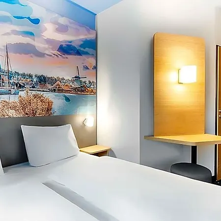 Amsterdam-zaandam Отель 3*